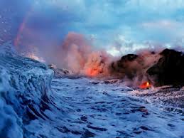 海を焼く溶岩.jpg